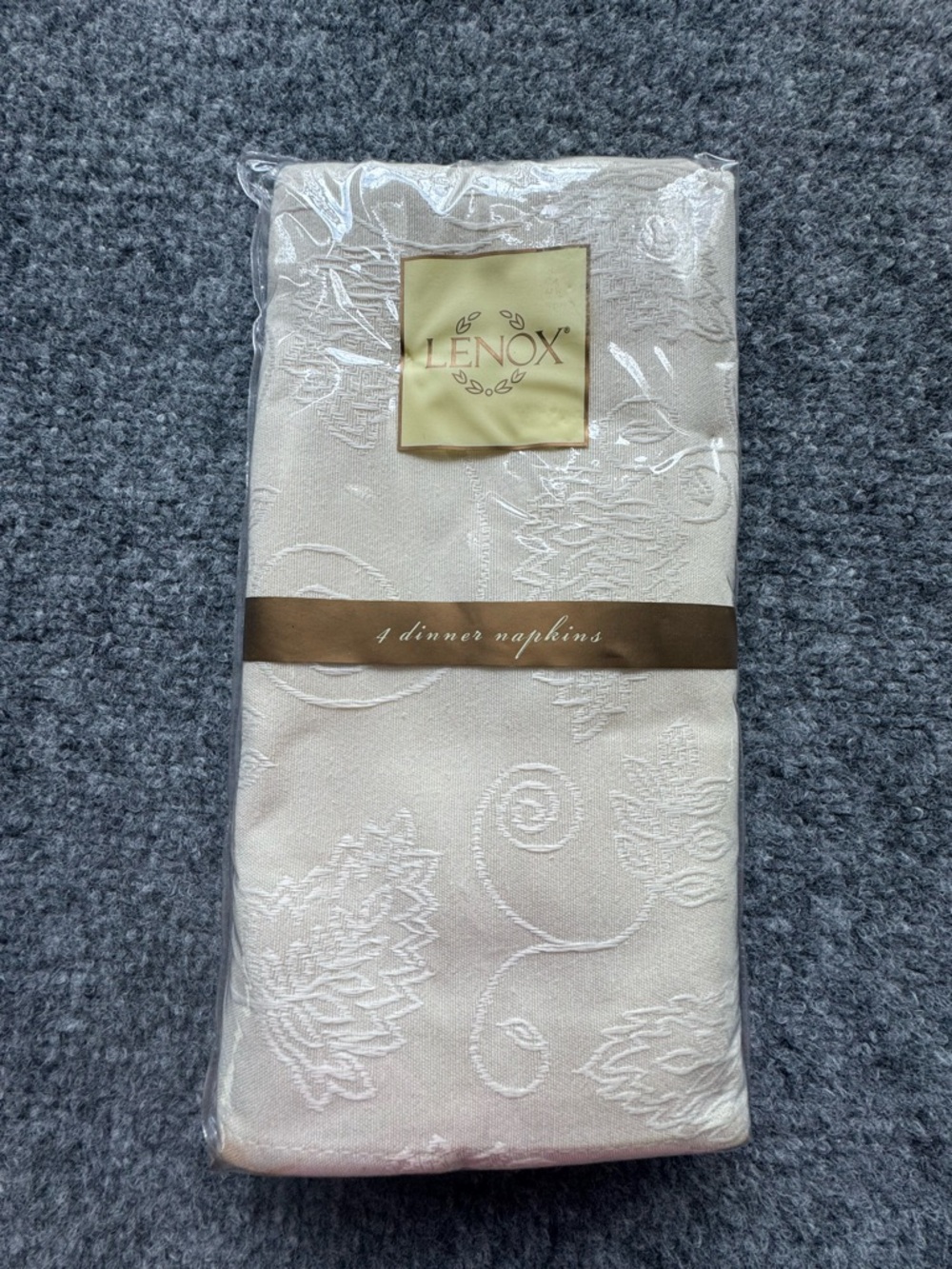 Lenox Fruitier Ivory Cream Dinner Napkins - Set of 4 NEW